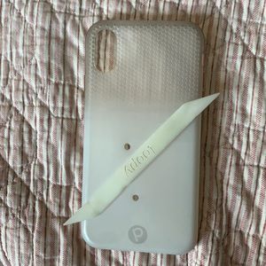 iPhone XR loopy case